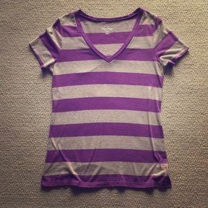 Old Navy vintage v-neck T-shirt, size M